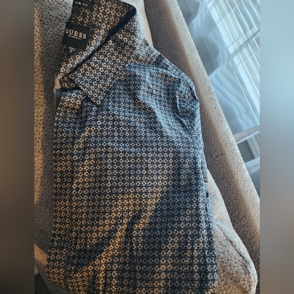 Guess - Picture 5 of 7